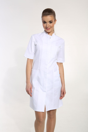 Sukienka medyczna biała ze stójką SU 16, krótki rękaw, Premium